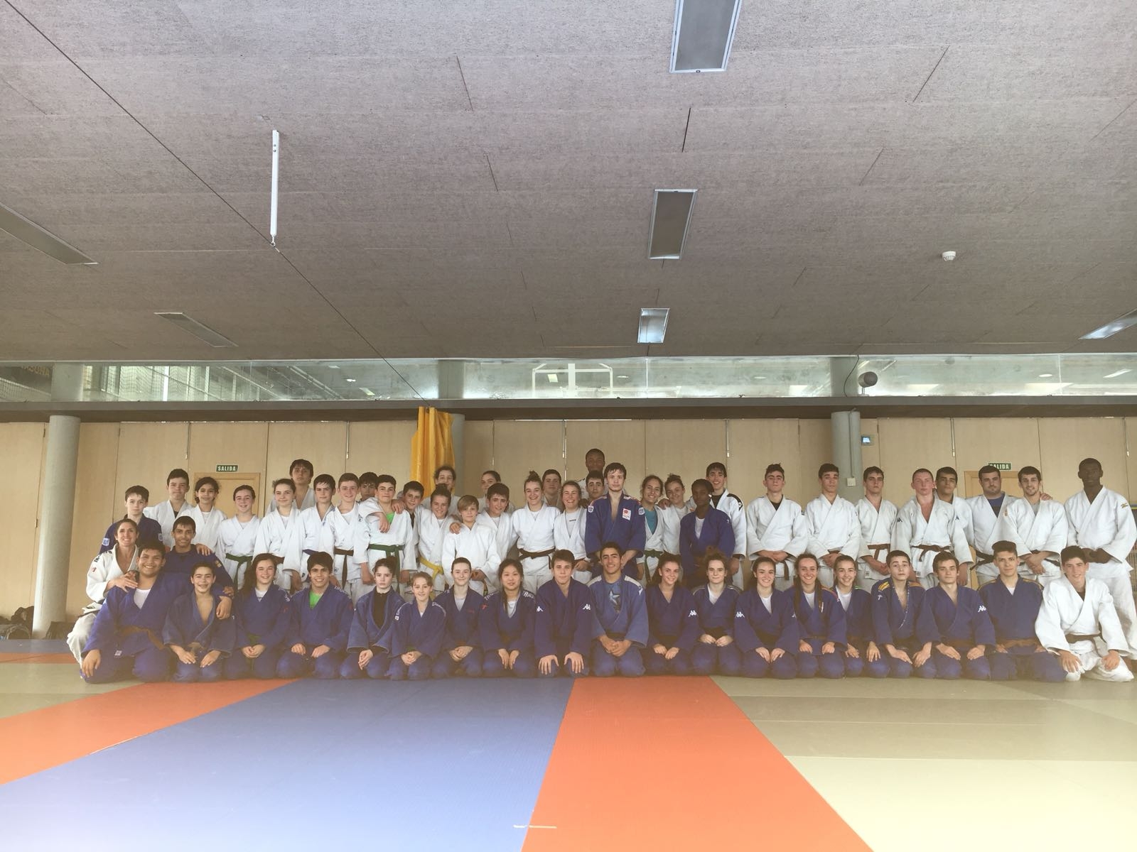 Gran participaci&oacute;n en los entrenamientos de las Selecciones Infantil y Cadete. FOTOS.